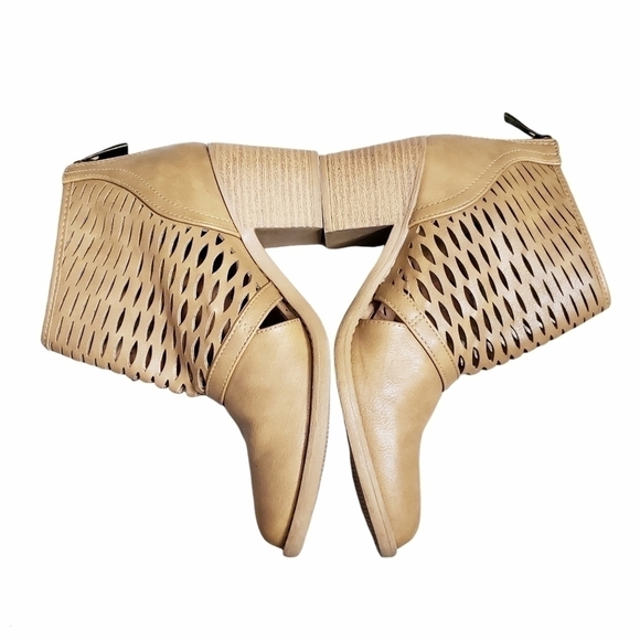 Qupid Tobin Tan Caged Ankle Heeled Booties - Picture 3 of 7